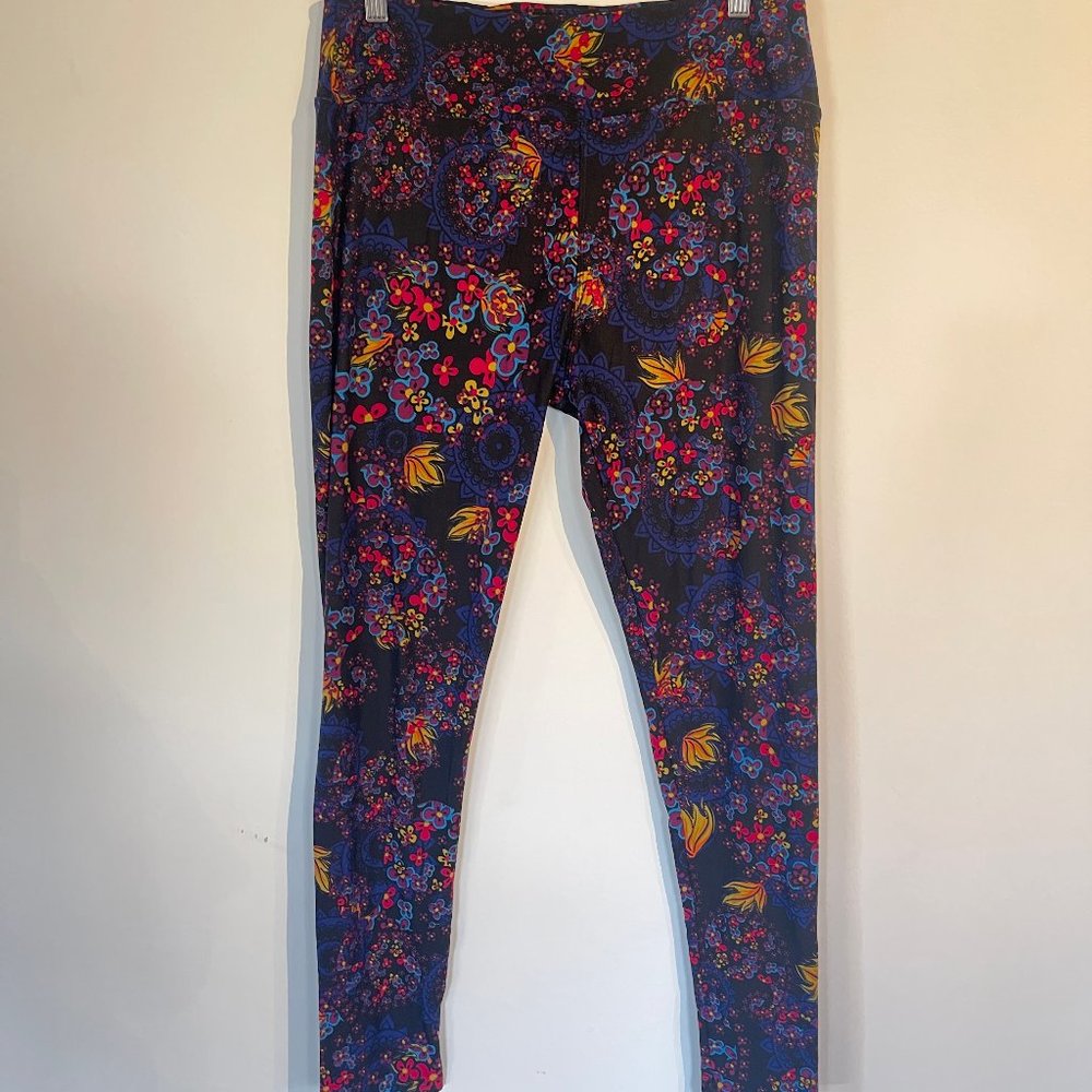 20% off 3+ items Black floral leggings in Tall & Curvy. NEVER WORN!